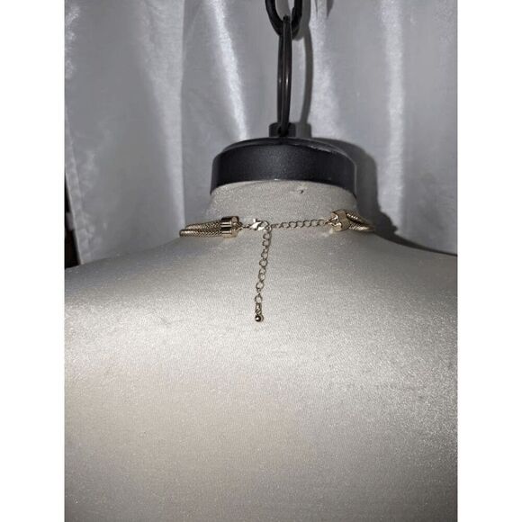 VTG Gold tone Braided Chocker Gold Tone Charm Circles - Picture 2 of 3